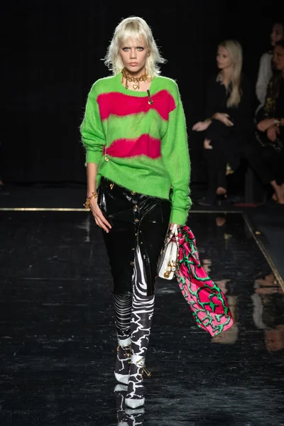Look 25